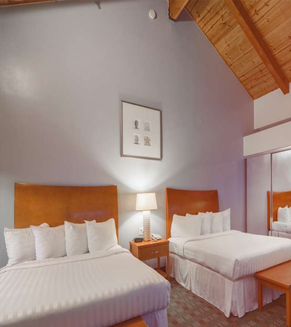 GUEST ROOMS AND SUITES WITH ALL THE COMFORTS OF HOME