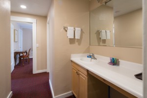 Butterfly Grove Inn - Family Suite Vanity